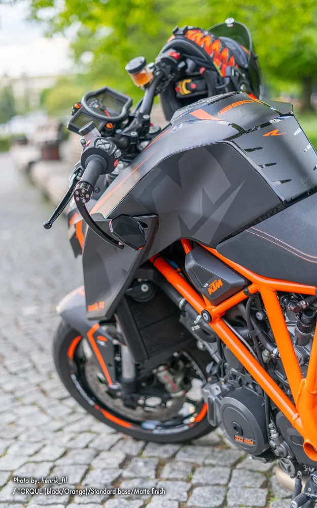 KTM 1290 Super Duke R GRAFIIKAT - "Torque" (Musta/Oranssi)