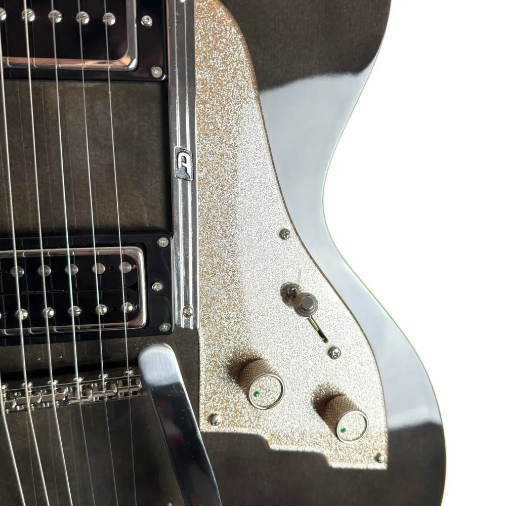 Duesenberg Carl Carlton 2000 - Näkyvä musta