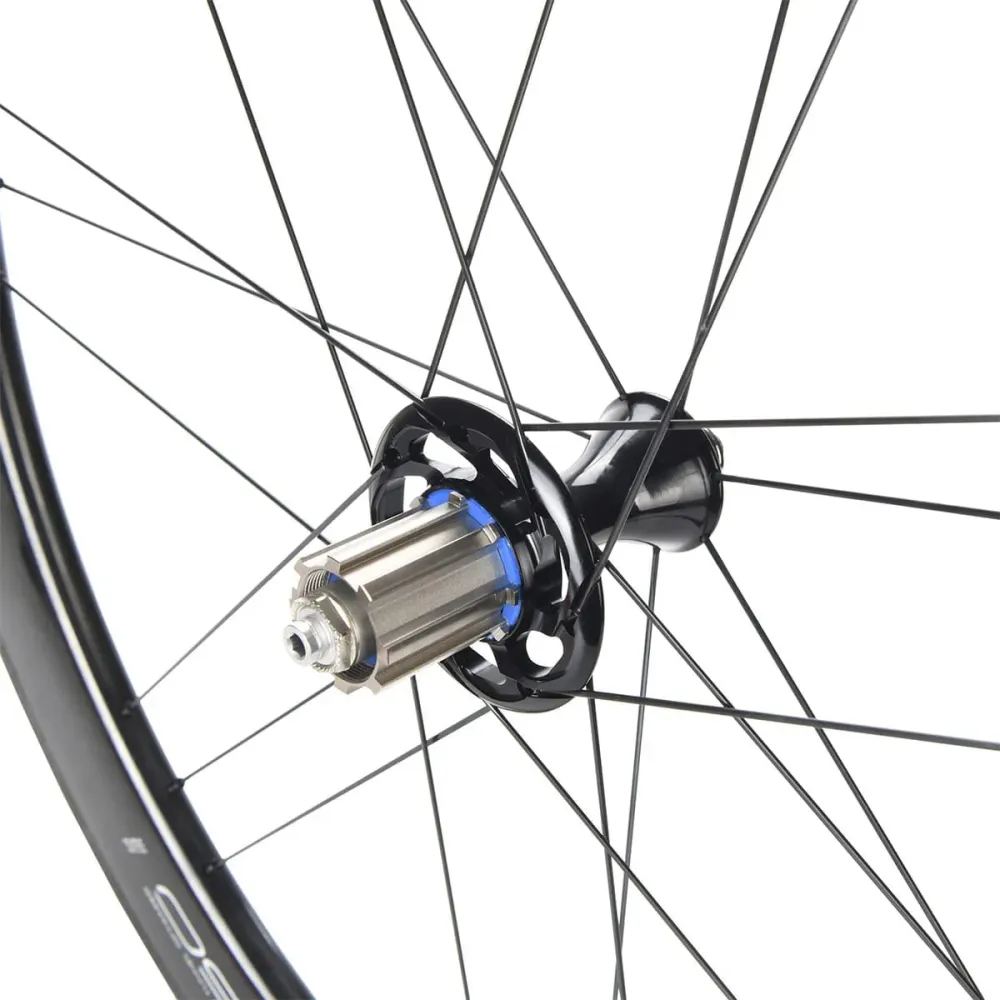 Pari CAMPAGNOLO BORA WTO 60 -pyörää.
