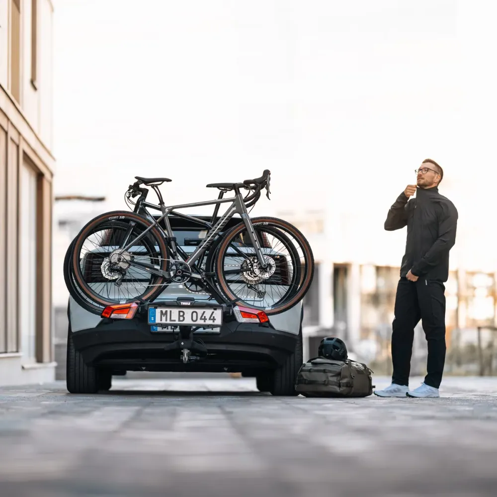 THULE OUTPACE 2 -pyöräteline vetokoukussa