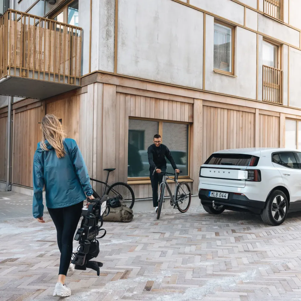 THULE OUTPACE 2 -pyöräteline vetokoukussa